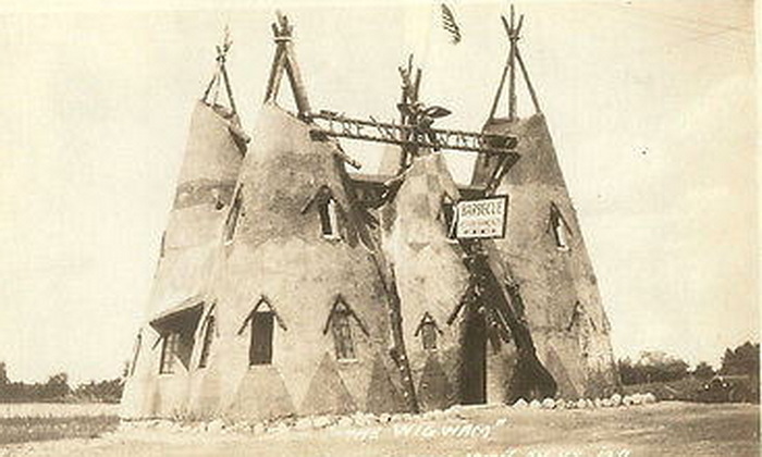 Roofs Wigwam - Vintage Postcard